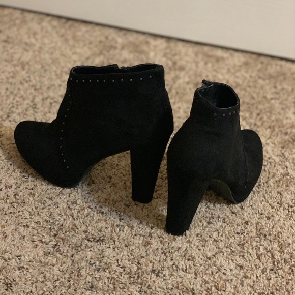 Studded black suede heeled boots - Picture 2 of 6